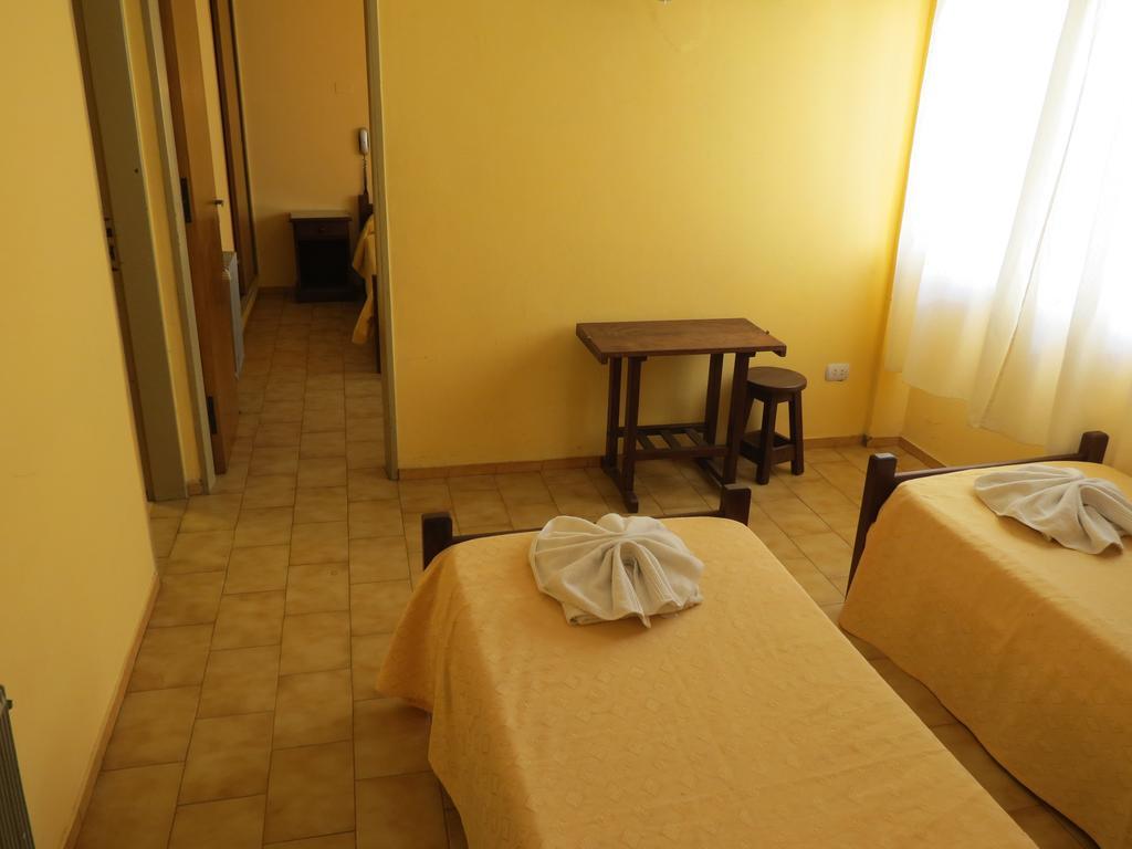 Hotel Arenales Villa Carlos Paz Værelse billede