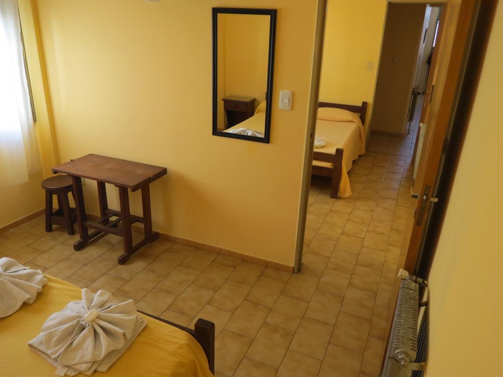 Hotel Arenales Villa Carlos Paz Værelse billede